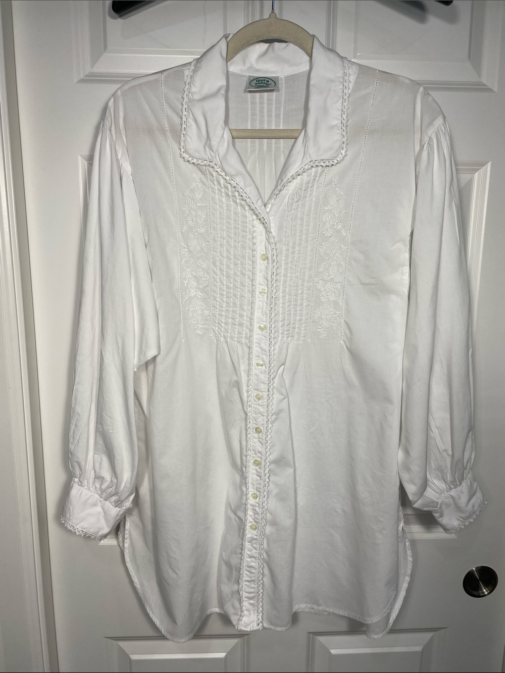 Laura Ashley Button Up Shirt Large Pintuck Lace Floral Embroidery Puff Sleeve